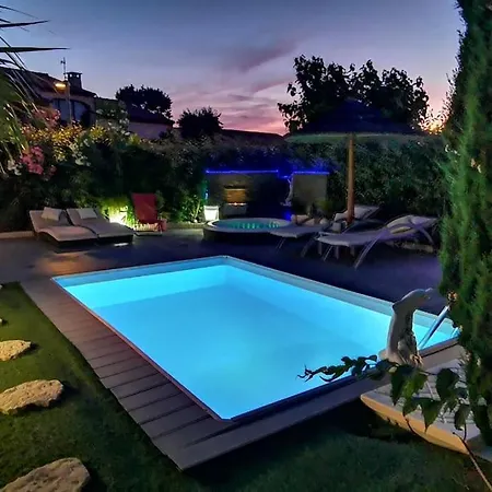 빌라 A With Pool And Spa, Cool Garden! *