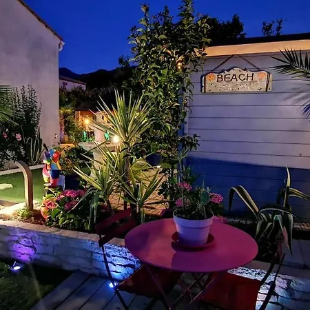 A With Pool And Spa, Cool Garden! فيلة