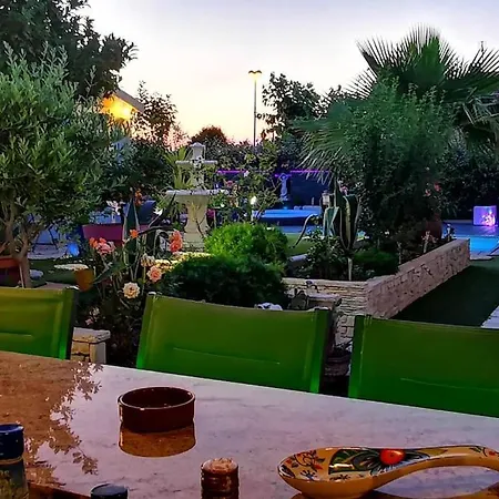 فيلة A With Pool And Spa, Cool Garden!